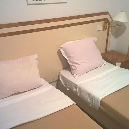 Hotel Azur Montmartre Paris Room photo