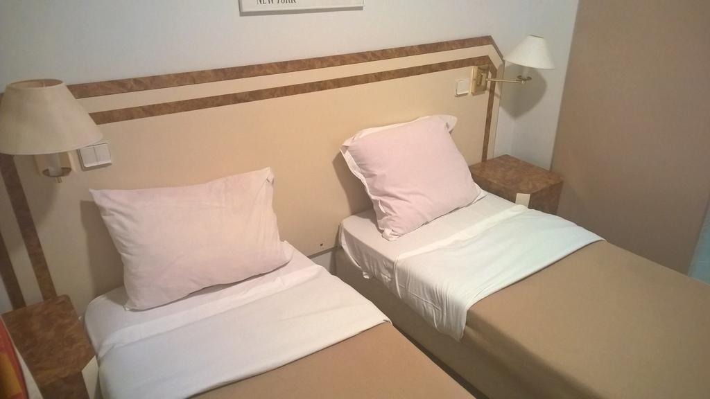 Hotel Azur Montmartre Paris Room photo