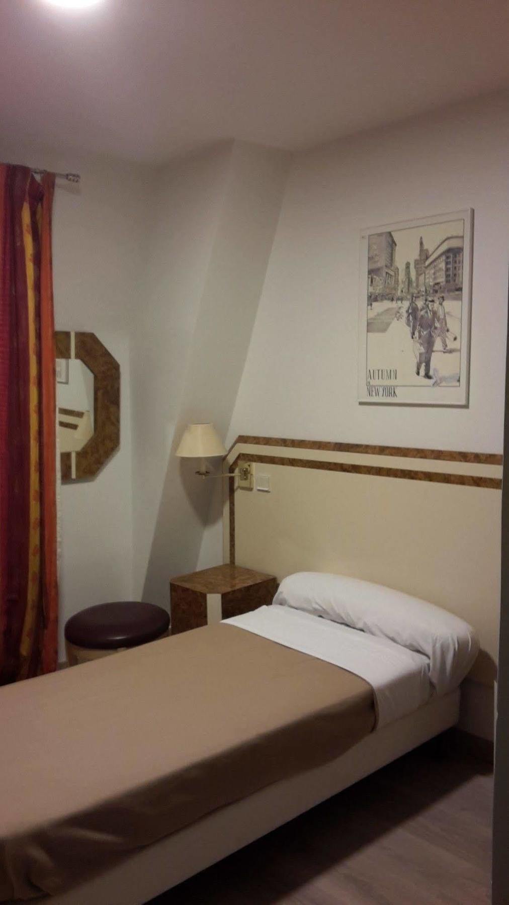 Hotel Azur Montmartre Paris Exterior photo